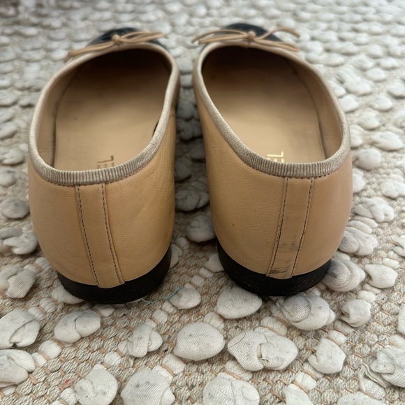 Chanel Black and Tan Ballet Flats - size 39 - Picture 6 of 8